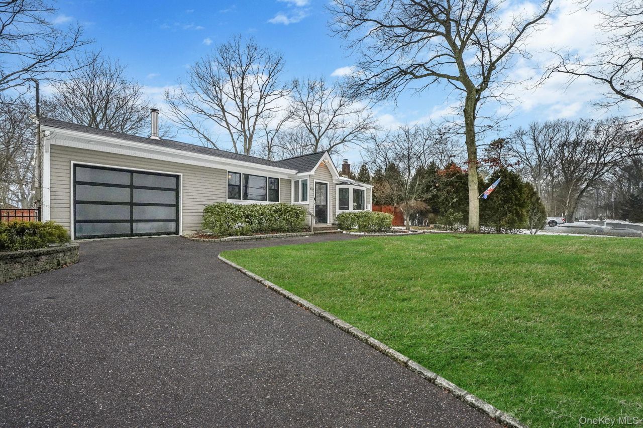 100 Parkside Avenue, Miller Place, NY 11764 Main Photo