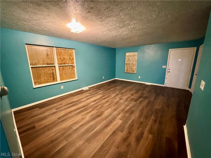 359 W Chalmers Avenue, Youngstown, OH 44511 Photo 2