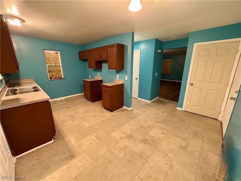 359 W Chalmers Avenue, Youngstown, OH 44511 Photo 4