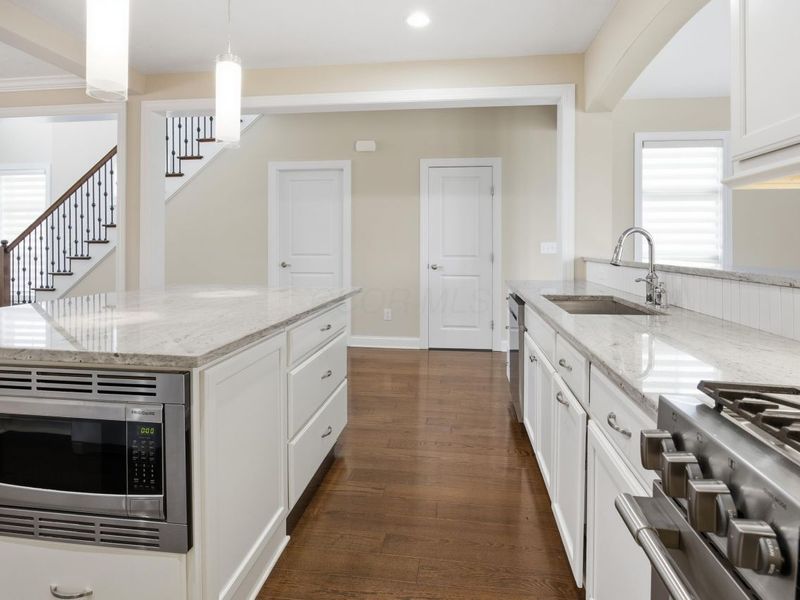 8057 Pleasant Drive , Dublin, OH 43016 Photo 11