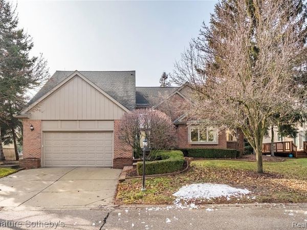 16819 Country Knoll Drive, Northville Twp, MI 48168