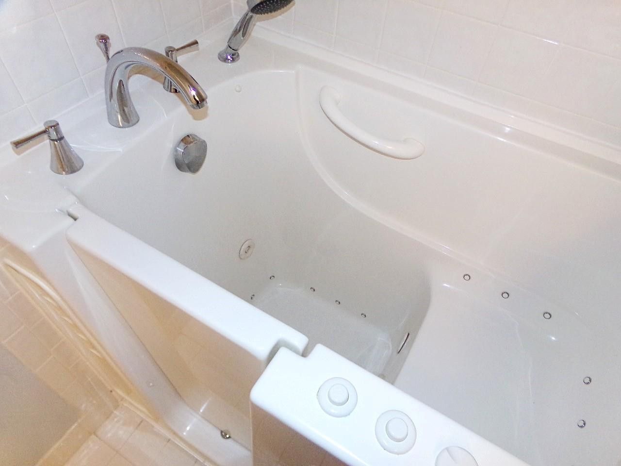 9563 Weldon Circle, Unit D110, Tamarac, FL 33321 Photo