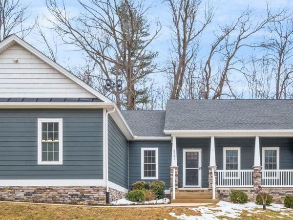 2531 HERMITAGE RD, WAYNESBORO, VA 22980