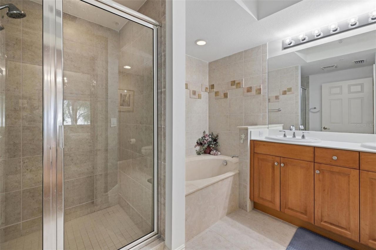 800 N Tamiami Trail, Unit 103, Sarasota, FL 34236 Photo