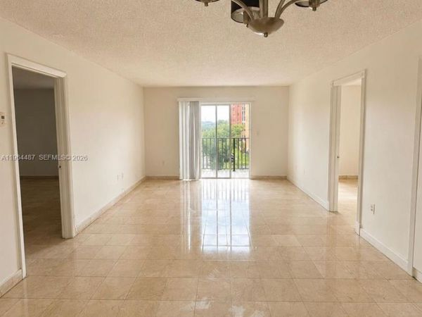 4721 NW 7th St, Unit 305-12, Miami, FL 33126