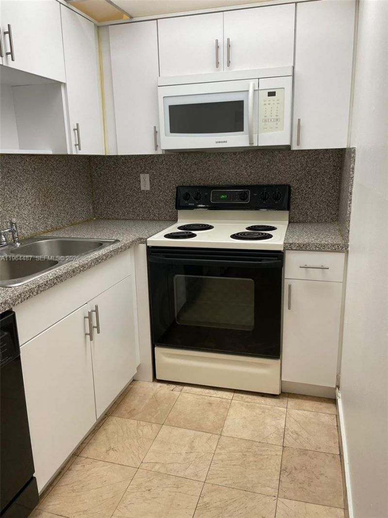 4721 NW 7th St , Unit 305-12, Miami, FL 33126 Photo