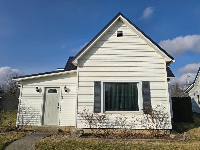 211 E Wapakoneta Street, Waynesfield, OH 45896 Photo 2