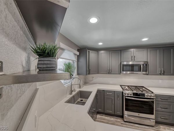 5018 S Rainbow Boulevard , Unit 202, Las Vegas, NV 89118