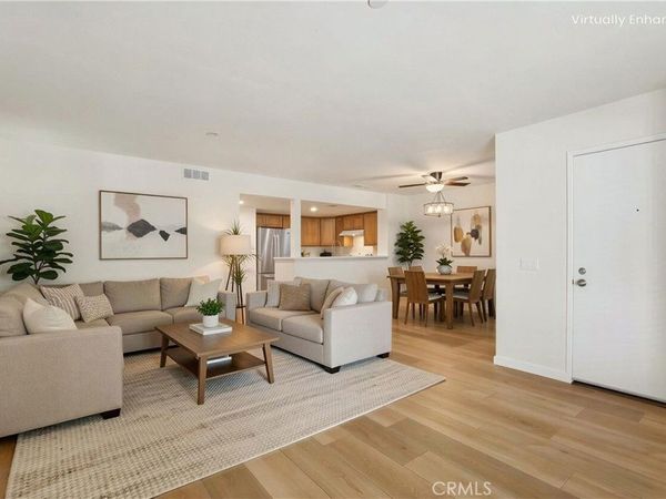 300 E Chestnut, Unit H-202, Santa Ana, CA 92701