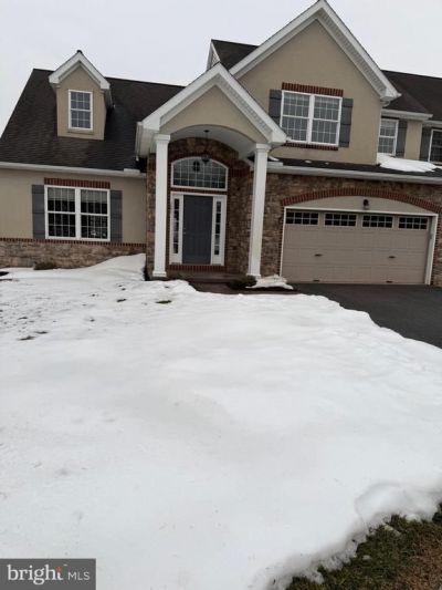 101 Baneberry Ln, Lititz, PA 17543 Main Photo