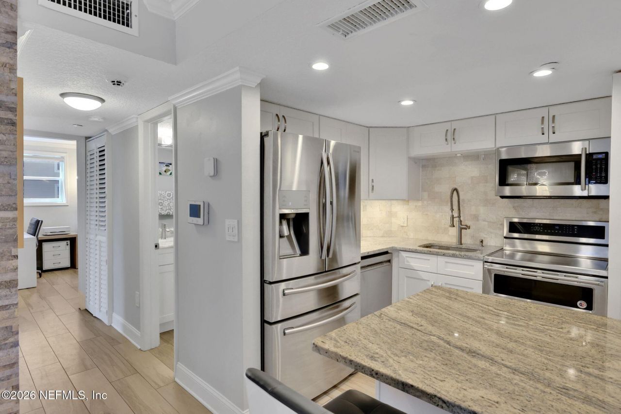 411 1st Street S, Unit 202, Jacksonville Beach, FL 32250 Photo