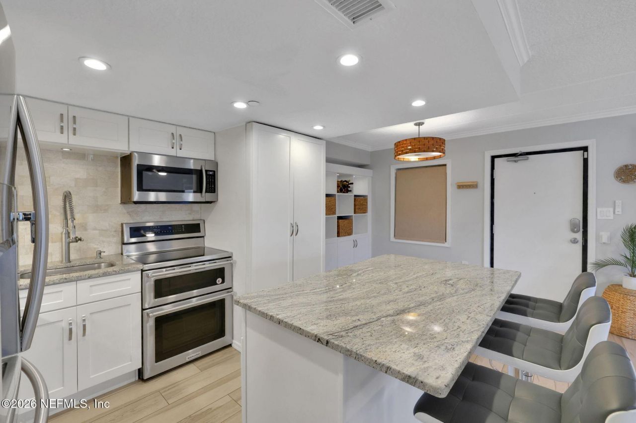 411 1st Street S, Unit 202, Jacksonville Beach, FL 32250 Photo