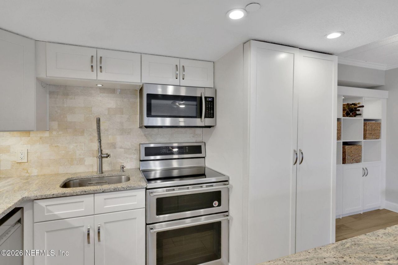 411 1st Street S, Unit 202, Jacksonville Beach, FL 32250 Photo