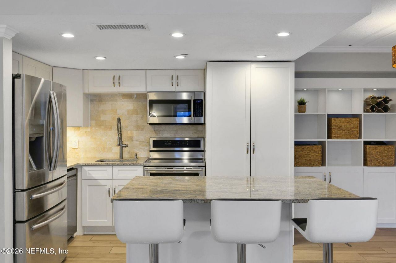 411 1st Street S, Unit 202, Jacksonville Beach, FL 32250 Photo