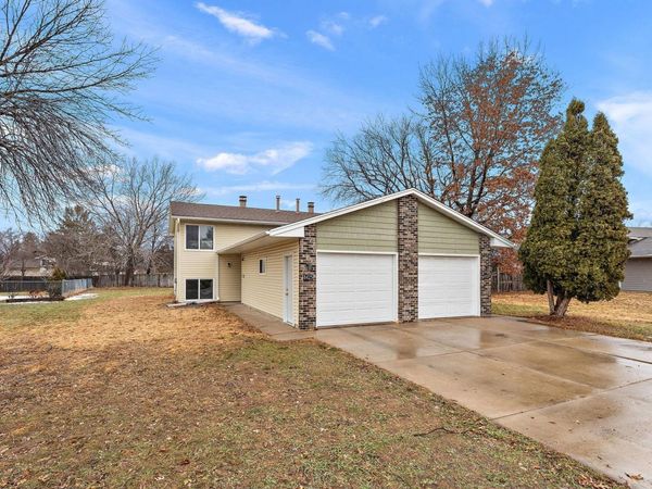 8425-8427 Rhode Island Drive N, Brooklyn Park, MN 55445