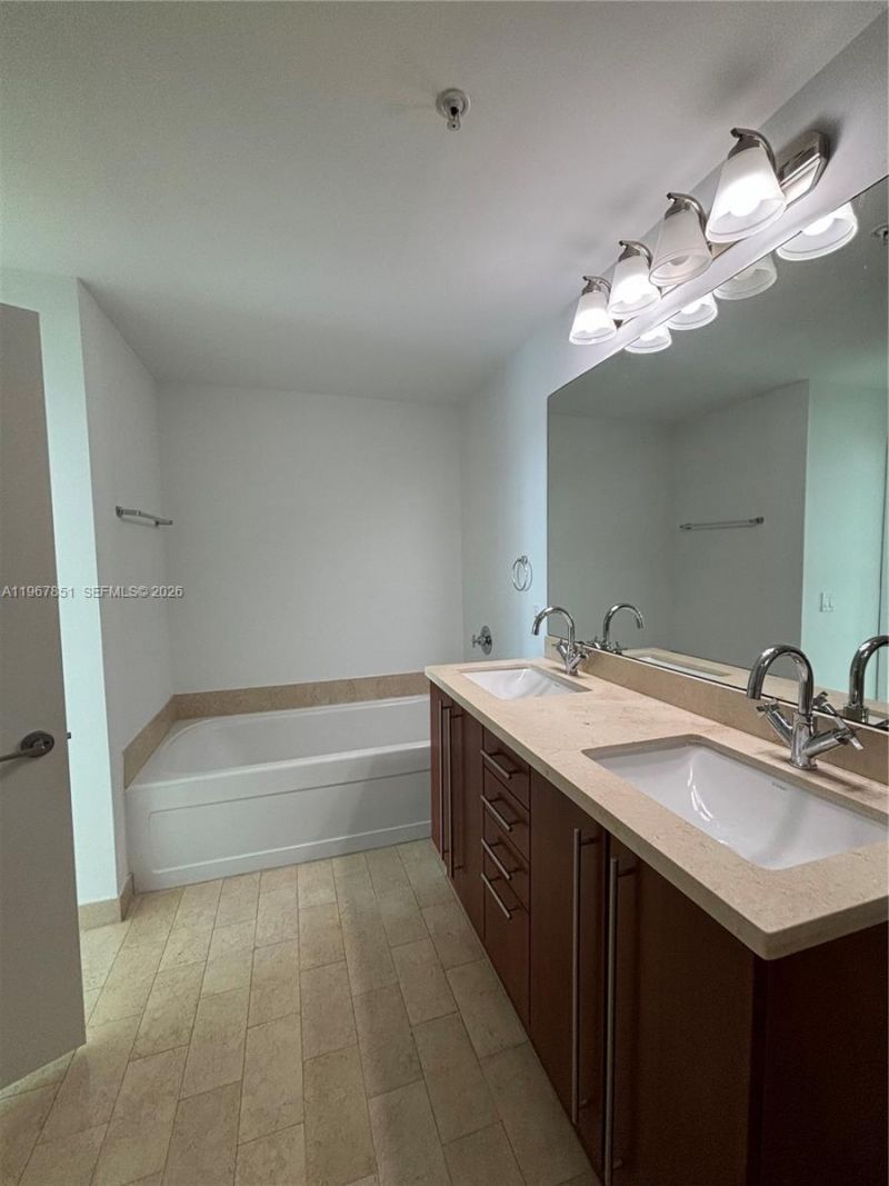 79 SW 12th St , Unit 2703-S, Miami, FL 33130 Photo