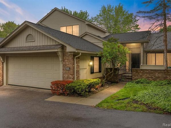 7273 Creeks Bend Court, West Bloomfield Twp, MI 48322
