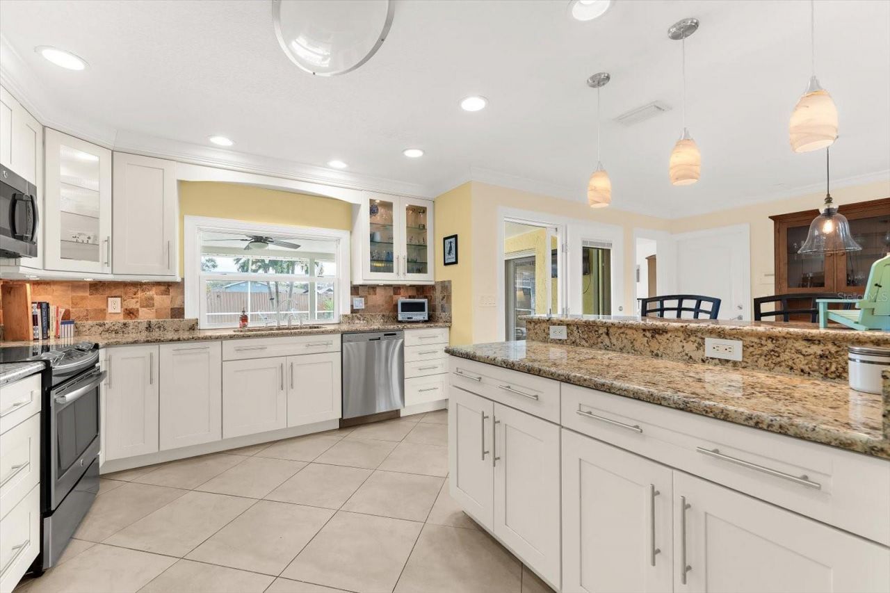 5723 1st Avenue Drive W, Bradenton, FL 34209 Photo