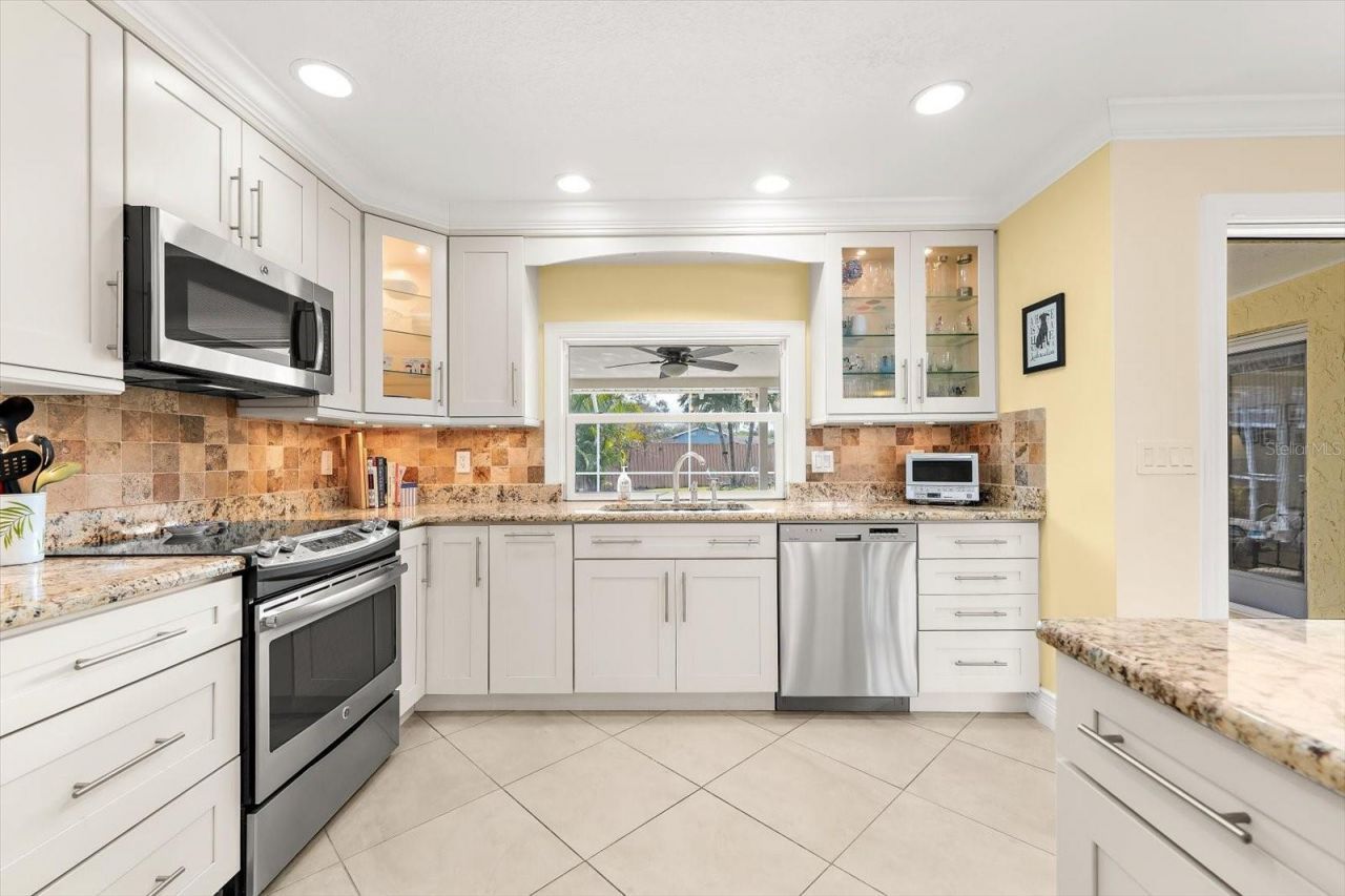 5723 1st Avenue Drive W, Bradenton, FL 34209 Photo