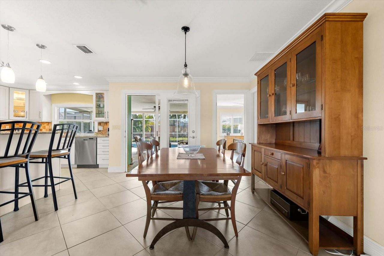 5723 1st Avenue Drive W, Bradenton, FL 34209 Photo