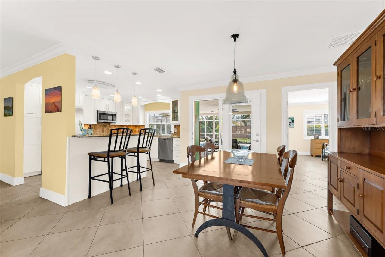 5723 1st Avenue Drive W, Bradenton, FL 34209 Photo