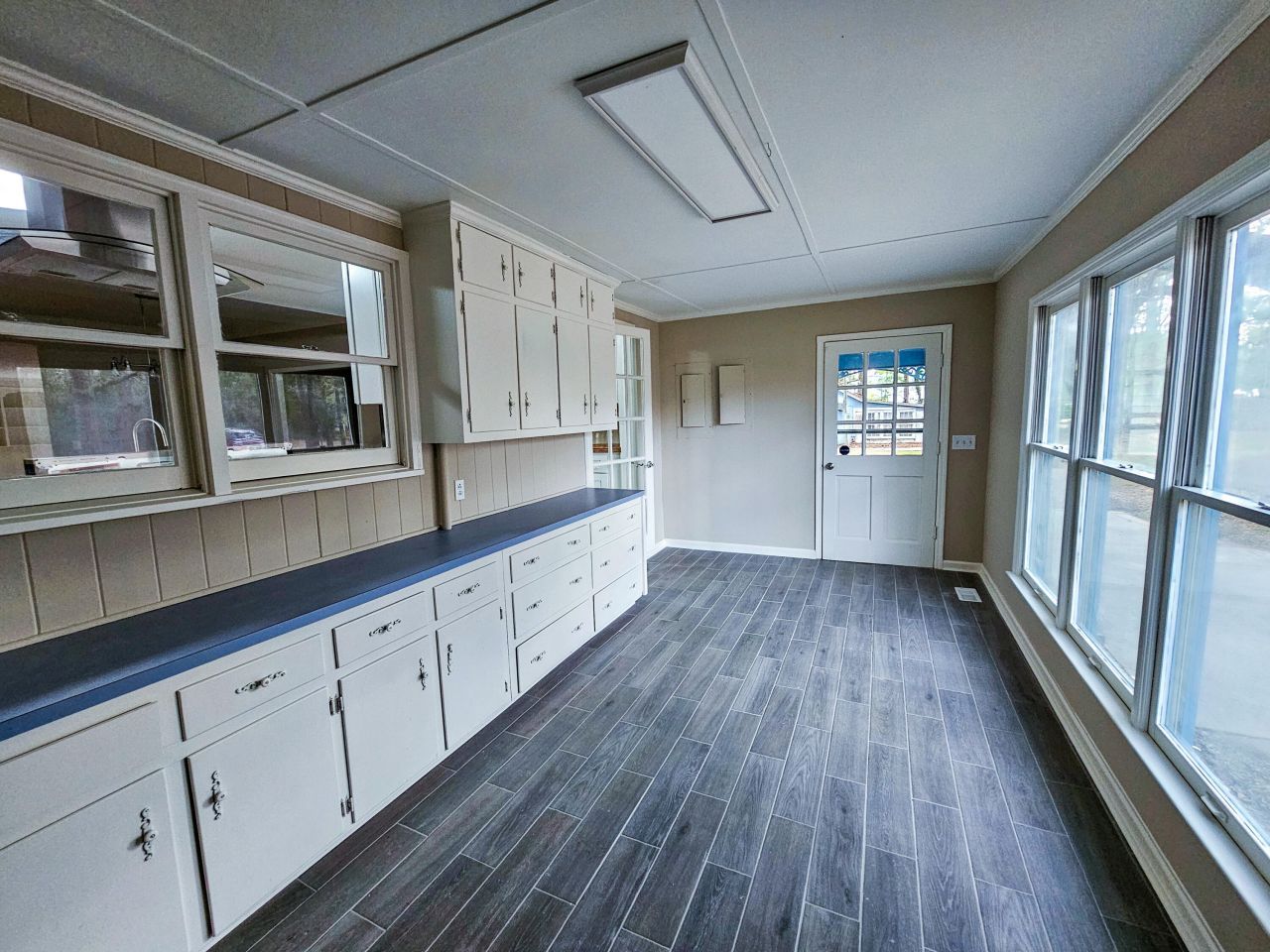 127 Meadowlake Drive Photo 13