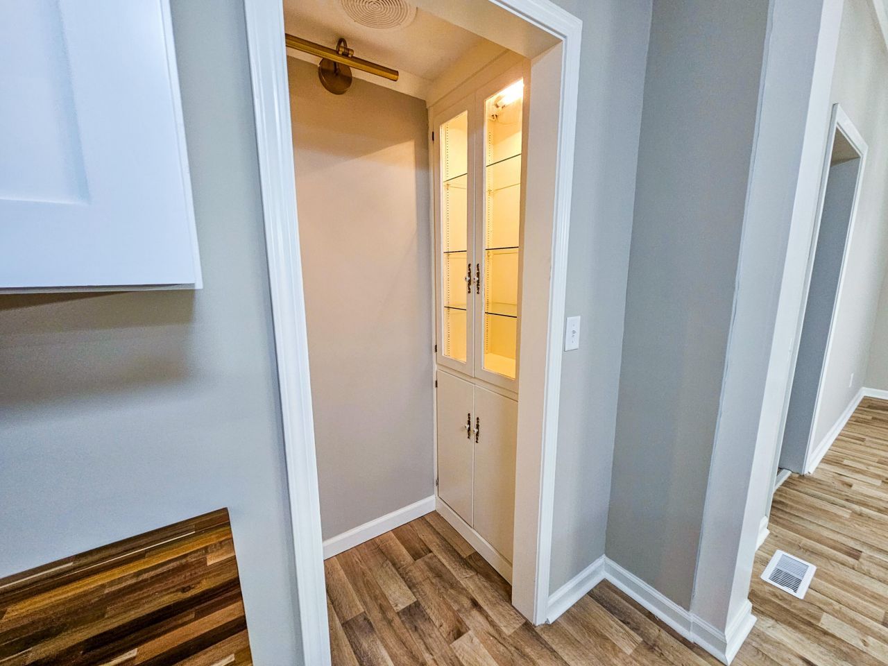 127 Meadowlake Drive Photo 23