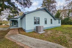 127 Meadowlake Drive photo 4