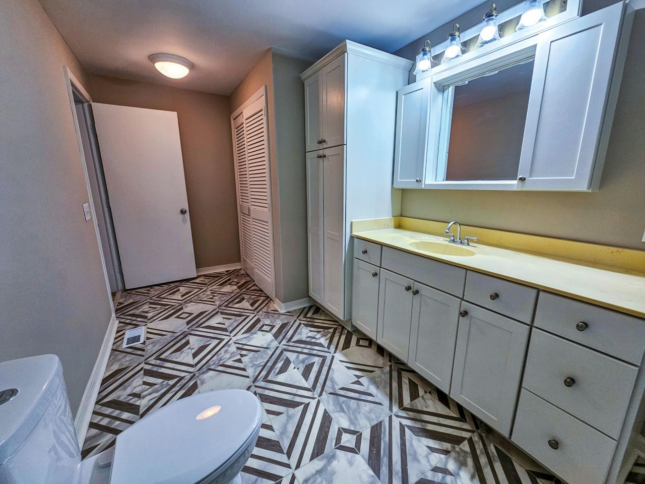 127 Meadowlake Drive Photo 37