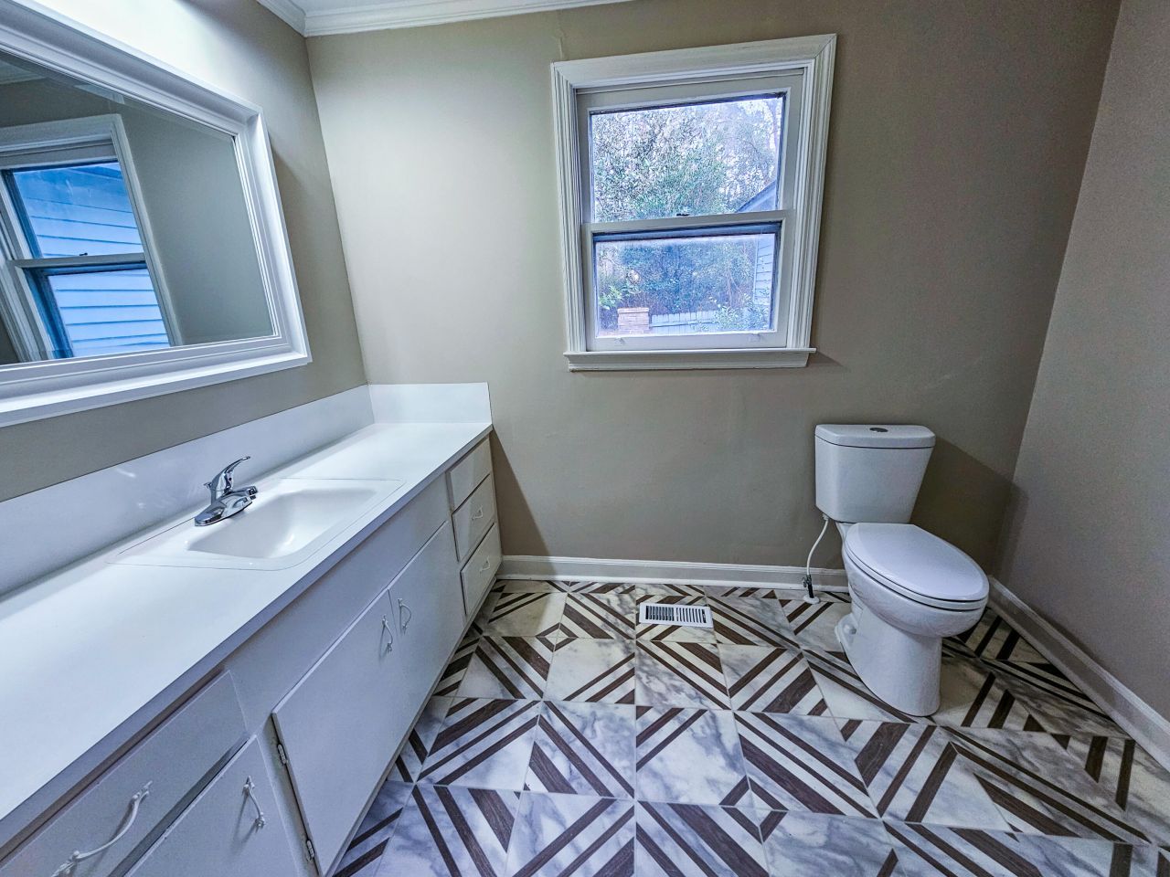 127 Meadowlake Drive Photo 40