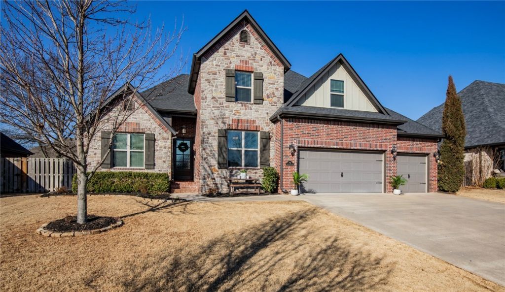 702 SE Fullerton Street, Bentonville, AR 72712 Main Photo