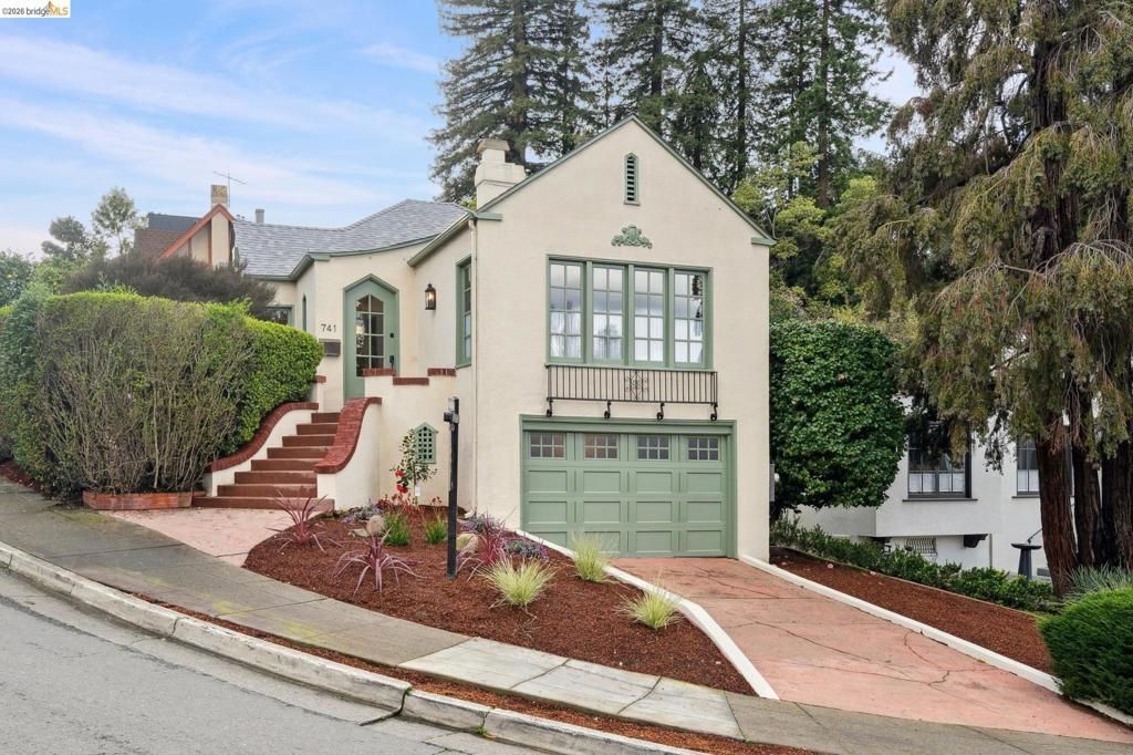 741 741 Grosvenor Pl, Oakland, CA 94610 Main Photo