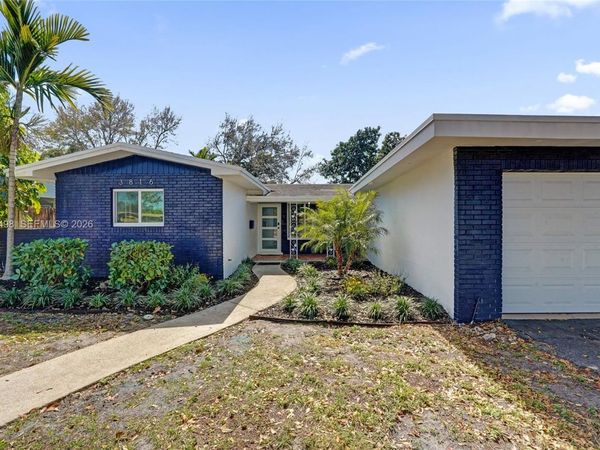3816 W Park Rd , Hollywood, FL 33021