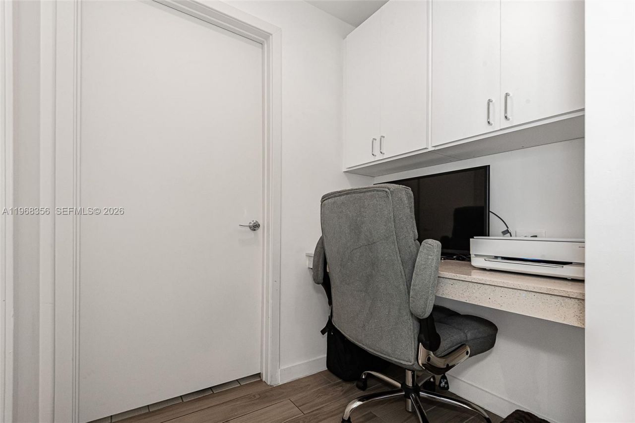 999 SW 1st Ave, Unit 3215, Miami, FL 33130 Photo