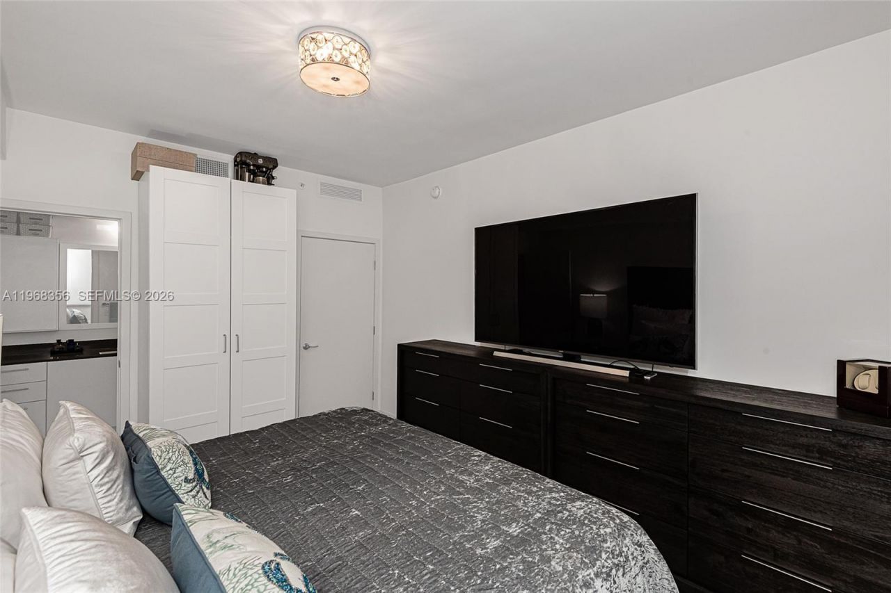 999 SW 1st Ave, Unit 3215, Miami, FL 33130 Photo