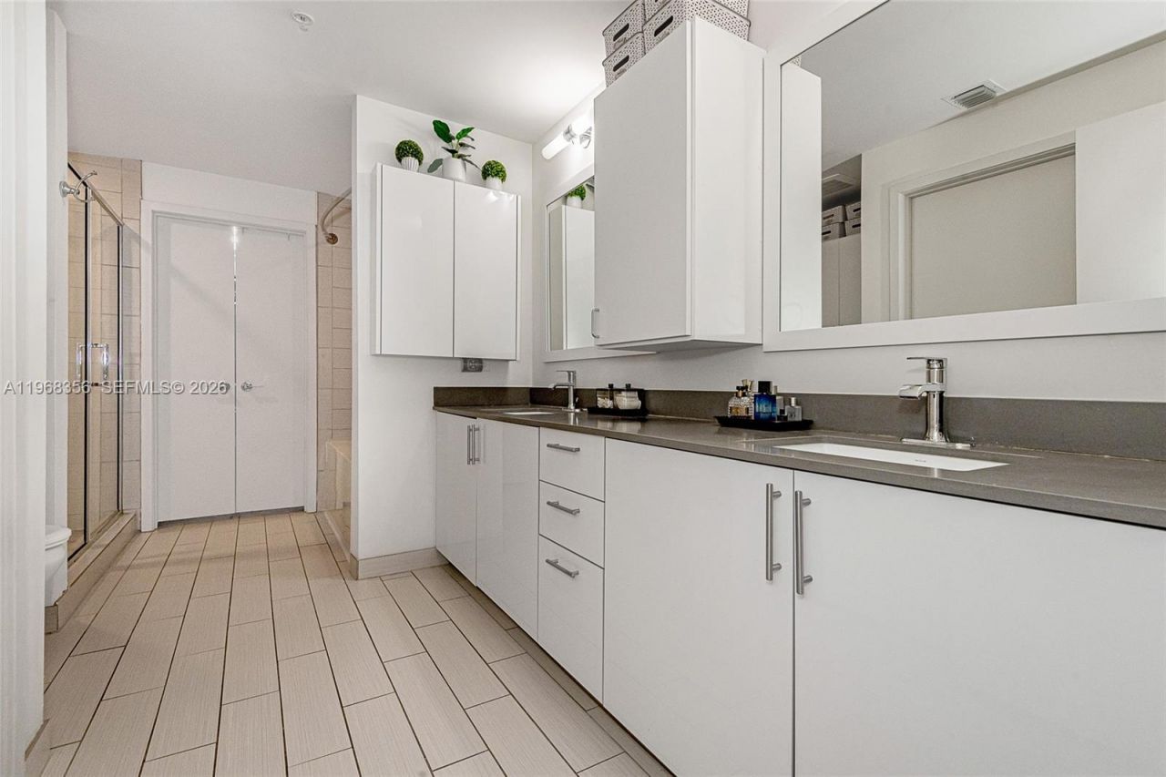 999 SW 1st Ave, Unit 3215, Miami, FL 33130 Photo