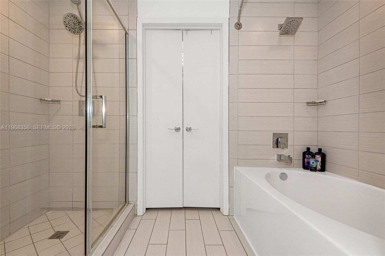 999 SW 1st Ave, Unit 3215, Miami, FL 33130 Photo