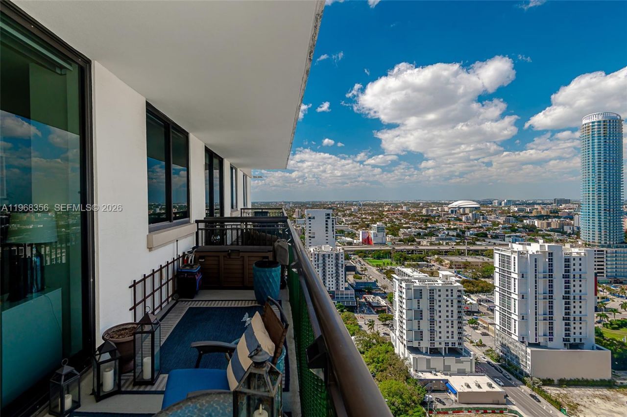 999 SW 1st Ave, Unit 3215, Miami, FL 33130 Photo