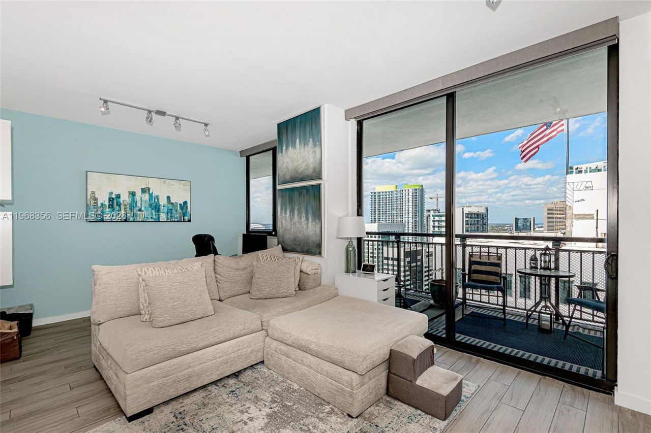 999 SW 1st Ave, Unit 3215, Miami, FL 33130 Photo