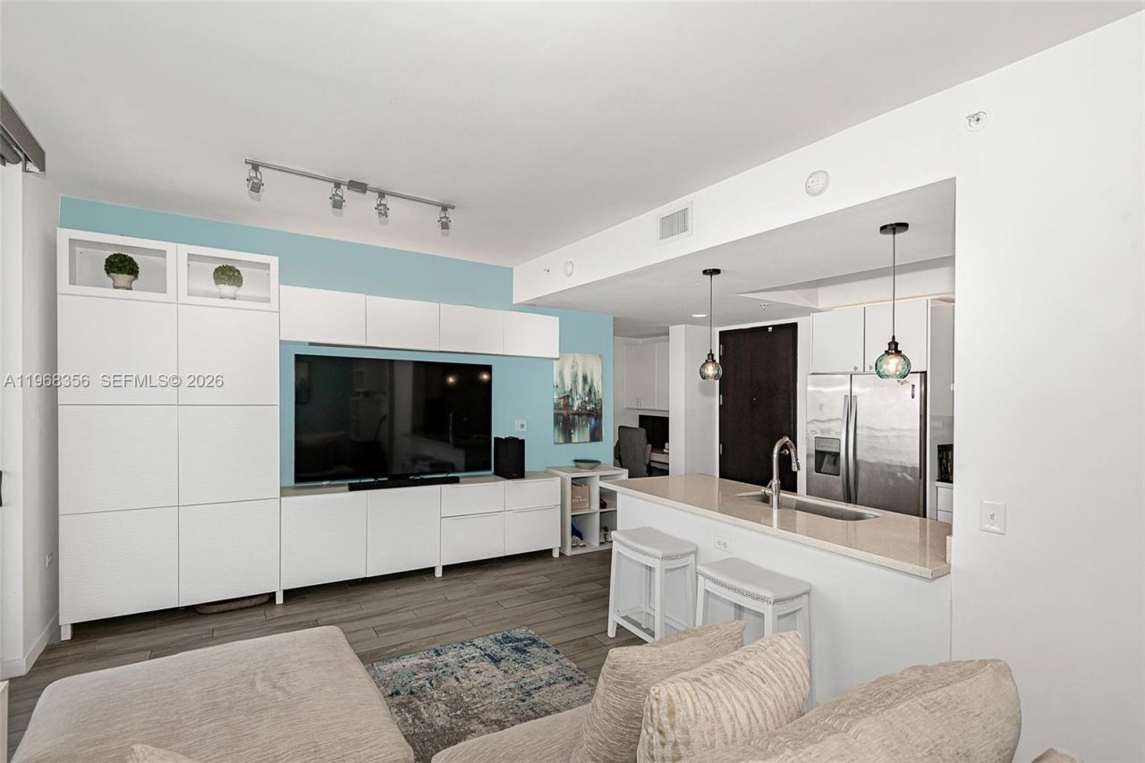 999 SW 1st Ave, Unit 3215, Miami, FL 33130 Photo