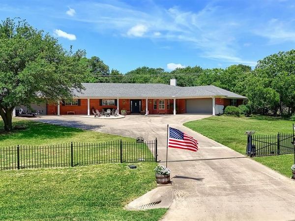 1246 Kiowa Drive W, Lake Kiowa, TX 76240