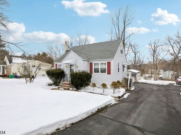 86 Kakeout Rd, Butler, NJ 07405