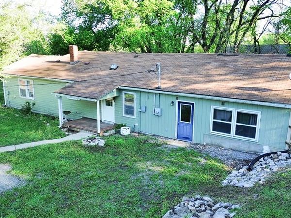 421 S 1st Street, Mound City, KS 66056