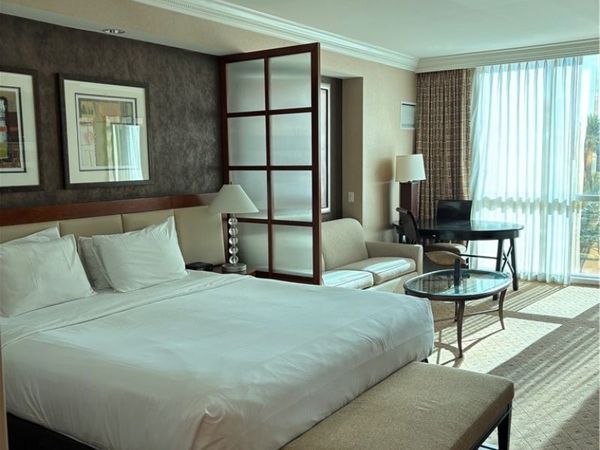 135 E Harmon Avenue, Unit 1704, Las Vegas, NV 89109