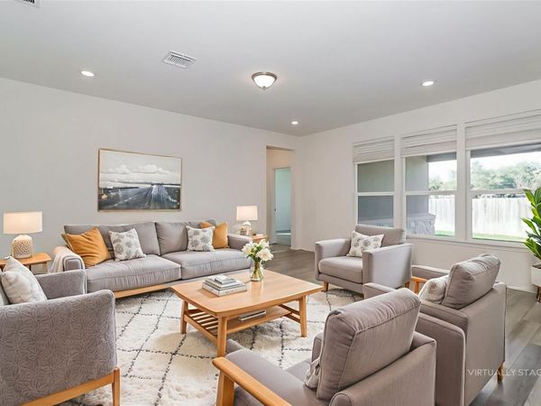 1621 Stinnett DR, Leander, TX 78641