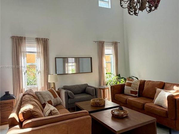 3846 W Gardenia Ave , Weston, FL 33332