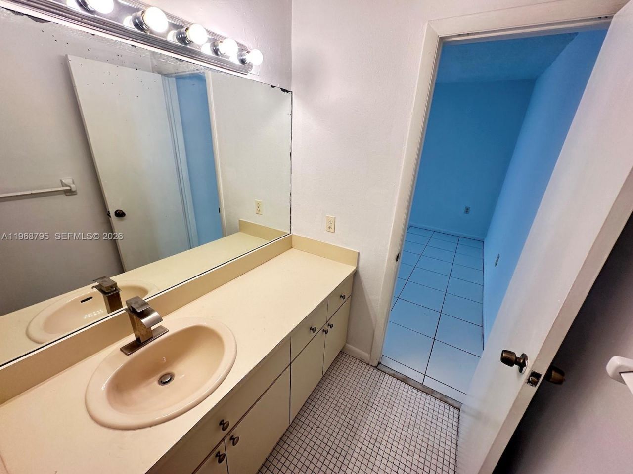 1990 W 56th St, Unit 1203, Hialeah, FL 33012 Photo