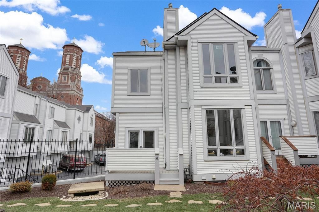 8 Columbus Square Drive, Saint Louis, MO 63101 Main Photo