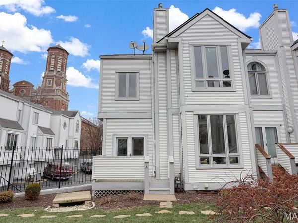 8 Columbus Square Drive, St Louis, MO 63101