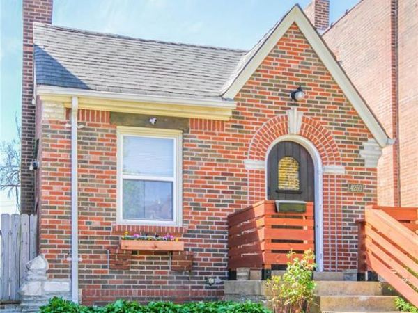 4250 Juniata Street , St Louis, MO 63116
